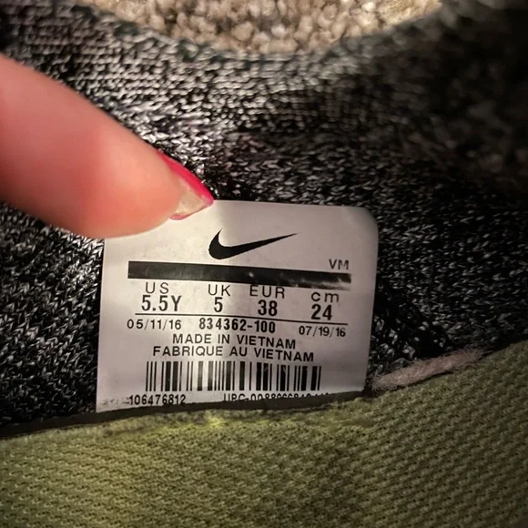 Nike free flyknit shoes - Picture 4 of 4